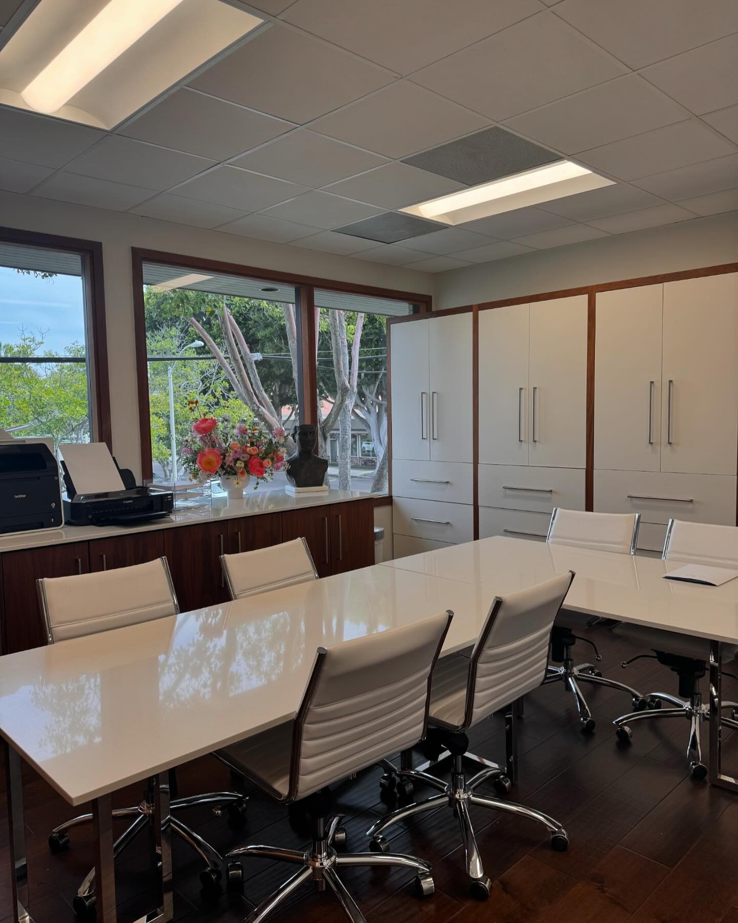 Introducing our new office in beautiful Encinitas☀️ Thank you to all of the wonderful people &amp; companies that helped make our vision come to life. 
#InteriorDesign #OfficeDesign #WorkspaceInspiration #InteriorStyling #OfficeInteriors #DesignInsp